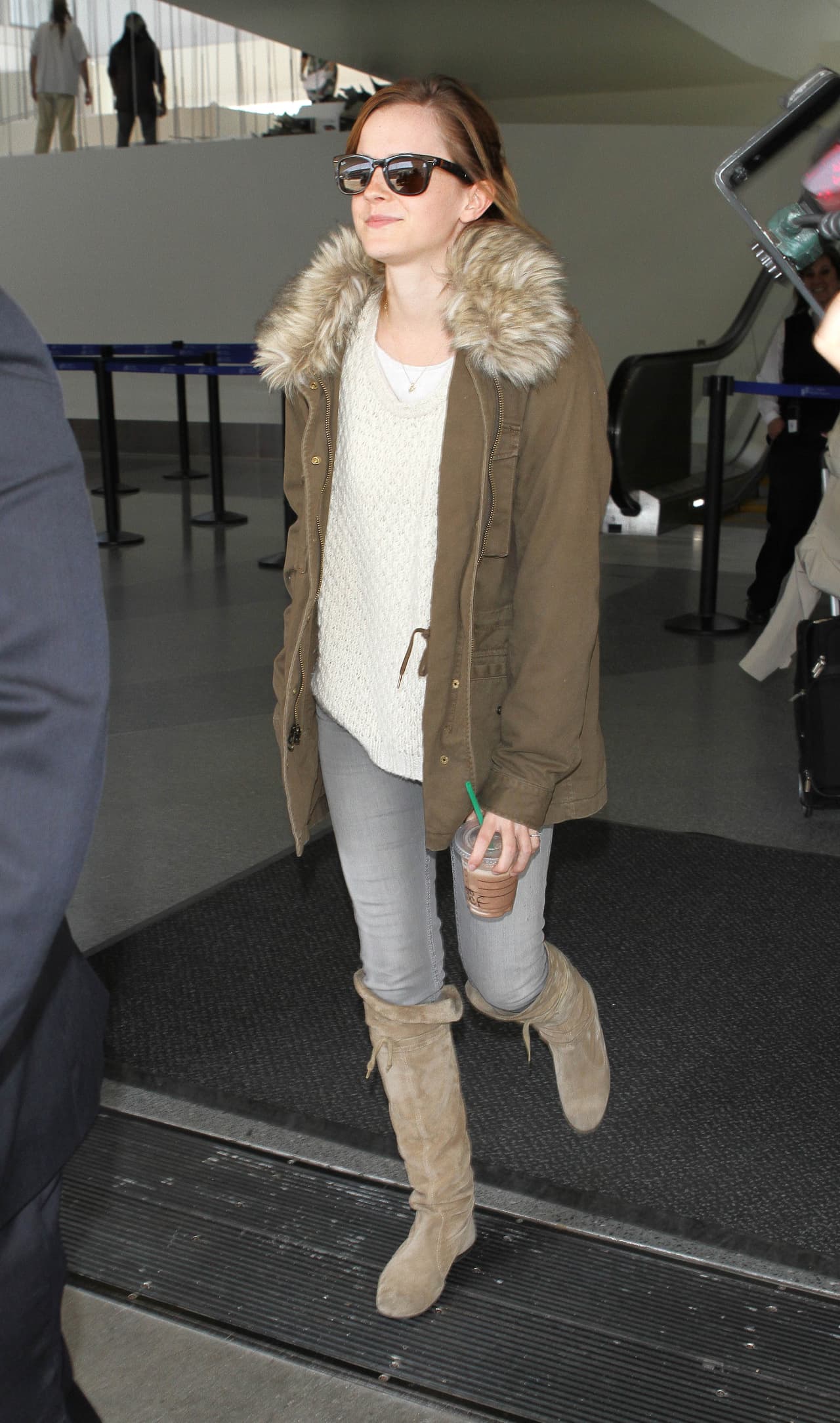 En los días de frío lo que más da flojera es escoger tu 'outfit', pero la actriz nunca pierde el estilo aún en estos casos.