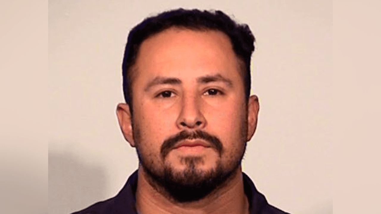 Arrestan a policía de San Antonio sospechoso de grabar a exnovia a escondidas con una cámara