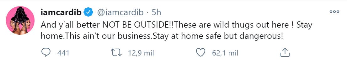 "¡Será mejor que no estén afuera! ¡Estos son unos matones salvajes! Quédense en casa. Esto no es asunto nuestro. ¡Quédese en casa seguros, pero peligroso!", se lee en Twitter.
