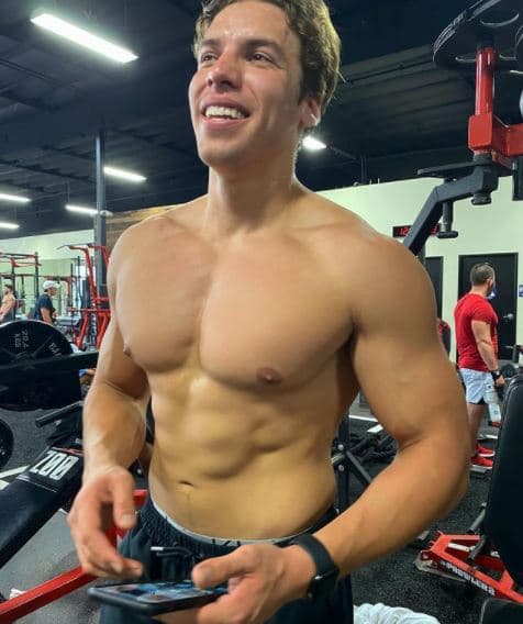 Eso sí: en el 2016, Joseph Baena le rindió homenaje a su padre de una manera especial: recreó una de las escenas más famosas de 
<i>Terminator</i>. Puedes ver el clip dando 
<a href="https://www.youtube.com/watch?v=ENSdhADvYIM" target="_blank">clic a este enlace</a>.