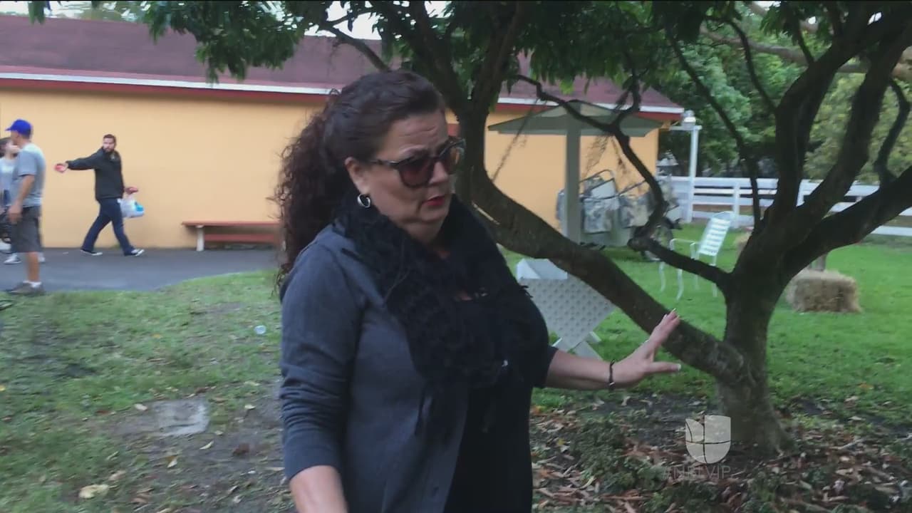 Patricia, la chaperona, hecha humo por su cabeza.