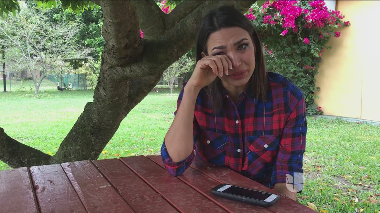 Lisandra estaba en la misma situación y no pudo contener sus lágrimas.