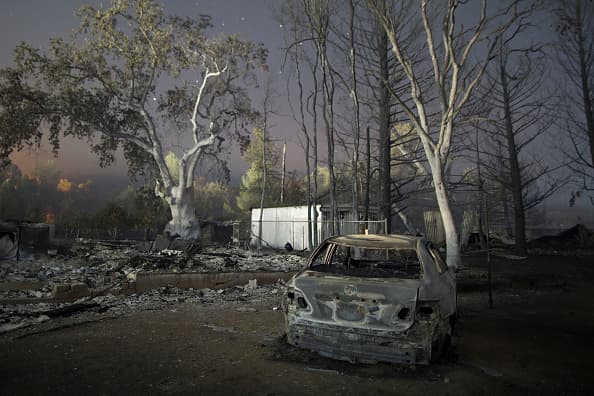 El incendio ha consumido más de 60,000 acres y ha destruido cientos de casas en el norte de California.