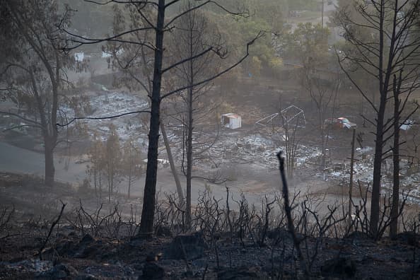 El incendio ha consumido más de 60,000 acres y ha destruido cientos de casas en el norte de California.