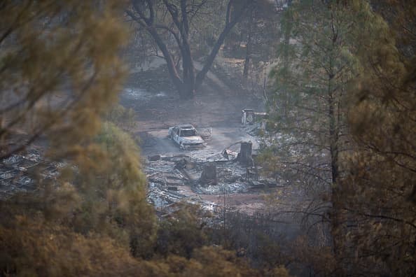 El incendio ha consumido más de 60,000 acres y ha destruido cientos de casas en el norte de California.