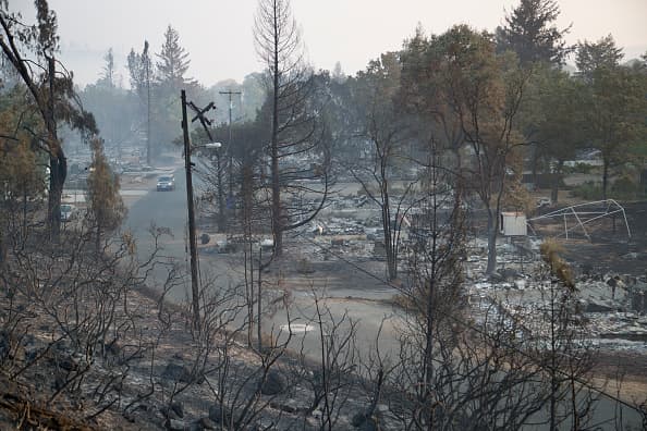 El incendio ha consumido más de 60,000 acres y ha destruido cientos de casas en el norte de California.