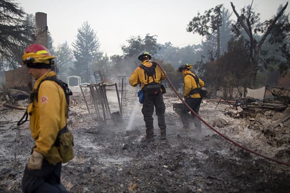 El incendio ha consumido más de 60,000 acres y ha destruido cientos de casas en el norte de California.