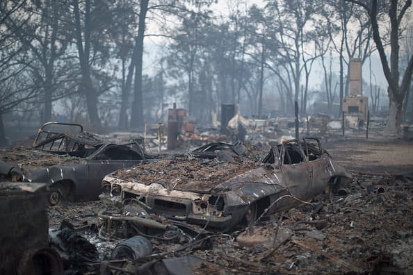 El incendio ha consumido más de 60,000 acres y ha destruido cientos de casas en el norte de California.