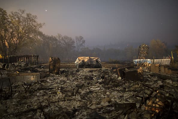 El incendio ha consumido más de 60,000 acres y ha destruido cientos de casas en el norte de California.