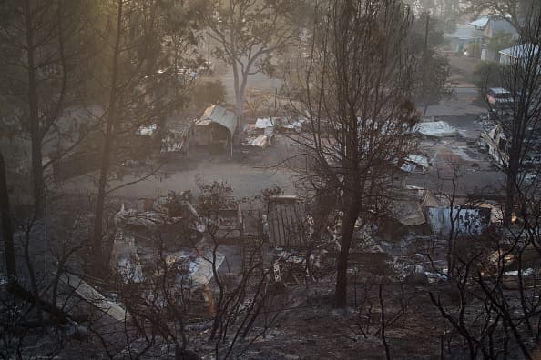 El incendio ha consumido más de 60,000 acres y ha destruido cientos de casas en el norte de California.
