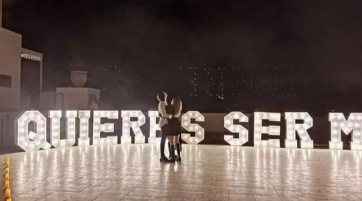 Mía Rubín y su novio Tarik Othon.