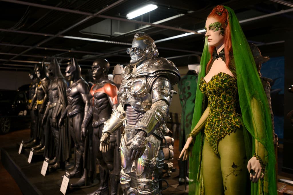 Disfrutar de las exposiciones de vestuarios en el pabellón de Batman es una de las actracciones más populares durante las primeras horas de la conferencia.