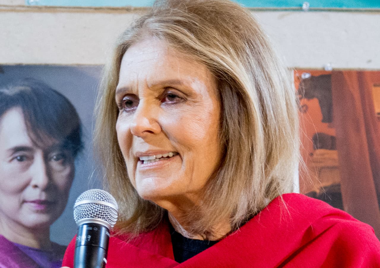 <b>Gloria Steinem, escritora, activista política, feminista.</b> "Me siento muy orgullosa de ser una de las miles en ir a Washington a dejar claro que seguiremos trabajando por la democracia, que nos une y nos vincula como seres humanos, en lugar de clasificarnos por raza, género, clase, ni ninguna otra etiqueta". Considerada un ícono del feminismo estadounidense, presidirá la marcha junto a Harry Belafonte.