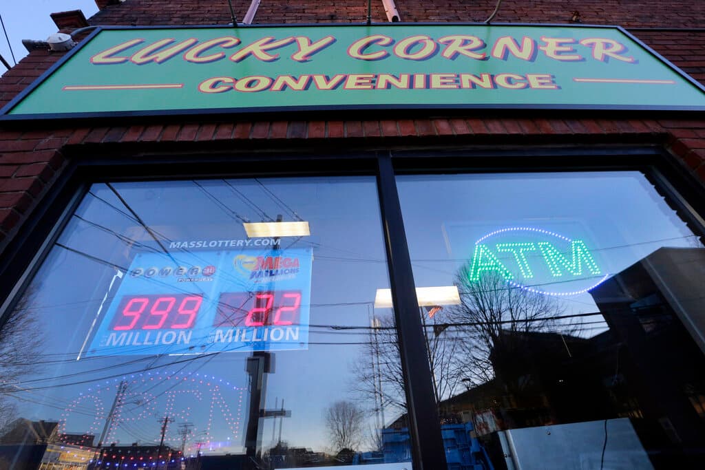 <h3 class="cms-H3-H3">Lisa Arcand</h3>
<br>
<br>El millón de dólares que esta residente de Massachusetts ganó en 2004 desapareció en menos de cuatro años tras comprar una casa amueblada y múltiples viajes. 
<br>
<br>Sin embargo, la mayoría de su fortuna la perdió en un negoció que no prosperó: un restaurante en su ciudad natal de Lawrence, que se vio obligada a cerrar a los pocos años.