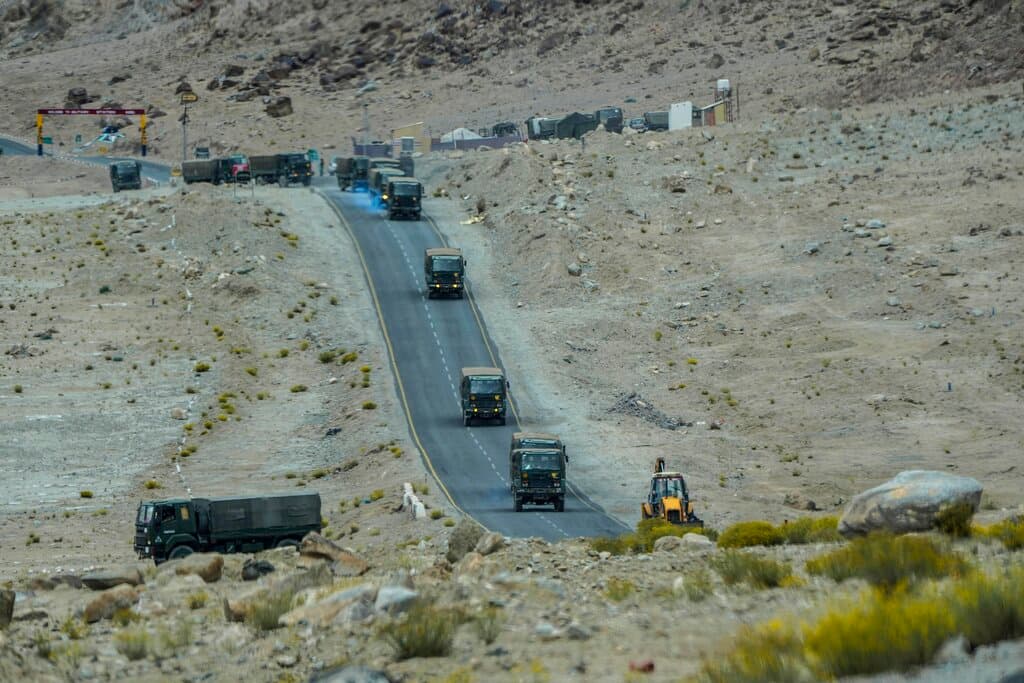 Un peculiar acuerdo y la lucha entre fronteras: por qué estas dos potencias nucleares solo pueden pelear con palos y piedras