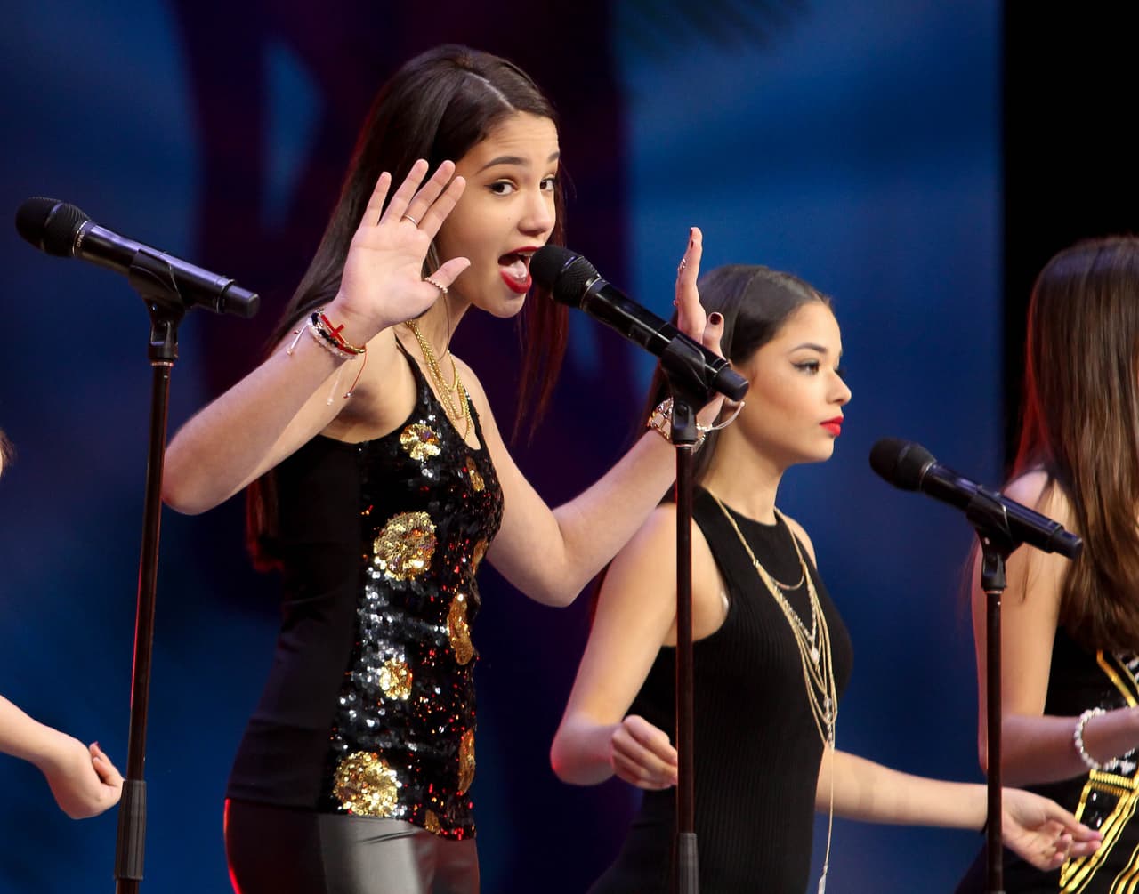 Las chicas quisieron destacarse eligiendo prendas muy sexies y con brillantes.