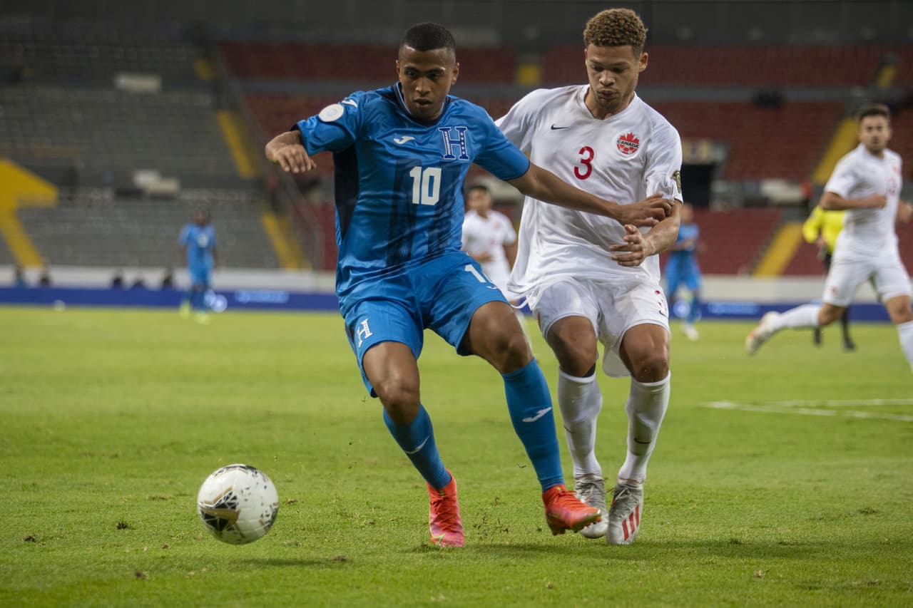 Denil Mladonado y Derek Cornelius fueron los encragados de anotar en el empate 1-1 que le dio el pase a semifinales a Honduras y Canadá.