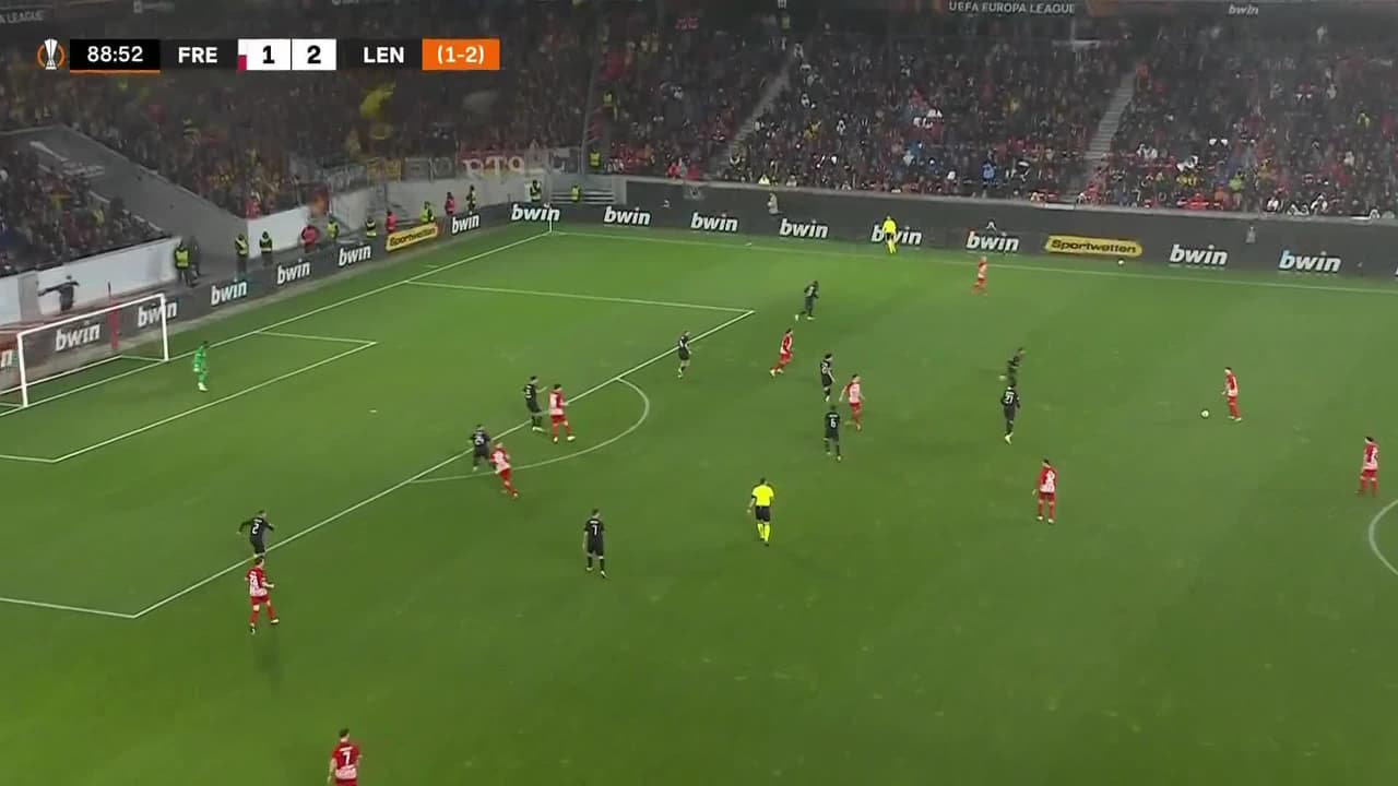 ¡TIRO ATAJADO! disparo por Michael Gregoritsch.