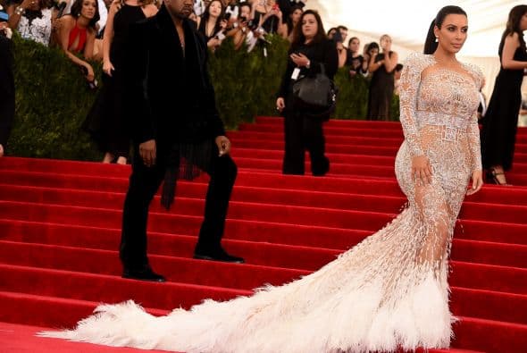 Y Kanye disfrutó viendo a su sirena en blanco.