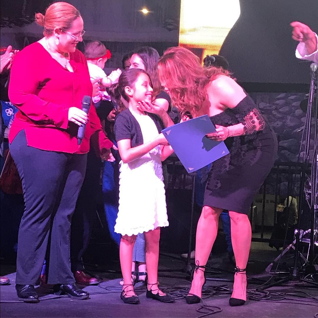 "¡Soy tan agradecida de haberme realizado como mujer con mi más grande amor! ¡Mi niña!", son las palabras que le dedicó 
<b><a href="http://www.univision.com/temas/alicia-machado">Alicia</a></b> a su hija en su cuenta de Instagram.