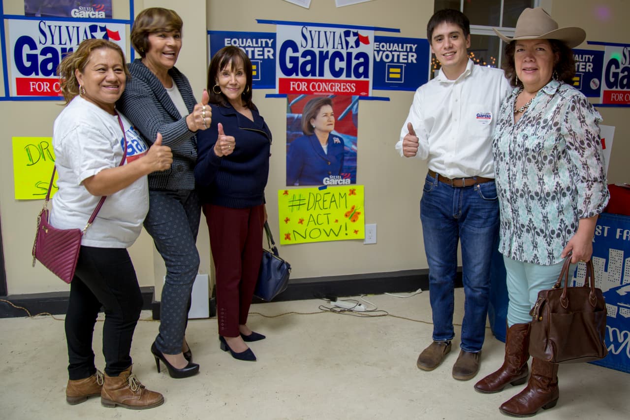 Sylvia García adelantó una campaña modesta y a la antigua, apoyada por voluntarios que instalaron avisos en céspedes, golpearon puertas, hicieron llamadas, mandaron correos y mensajes de texto.
<br>