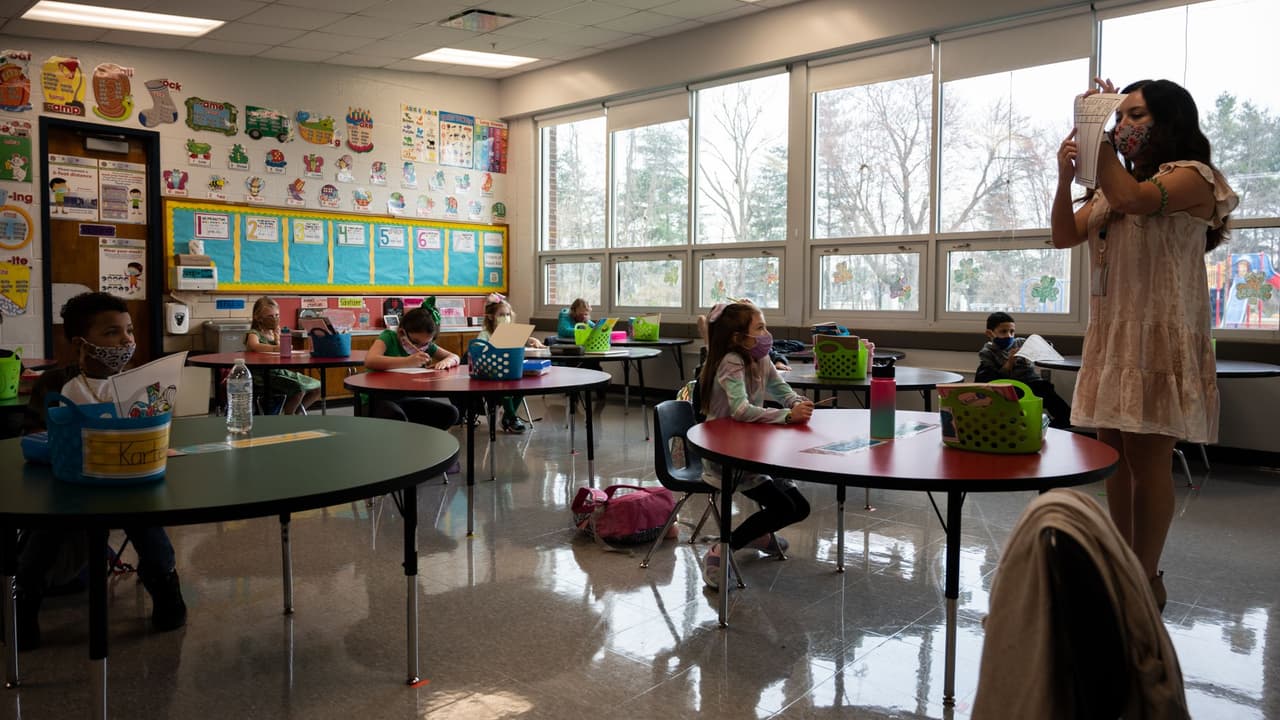 Sin máscaras ni requisito de vacuna, así será el regreso a clase en Arizona en medio de un aumento de casos de covid-19