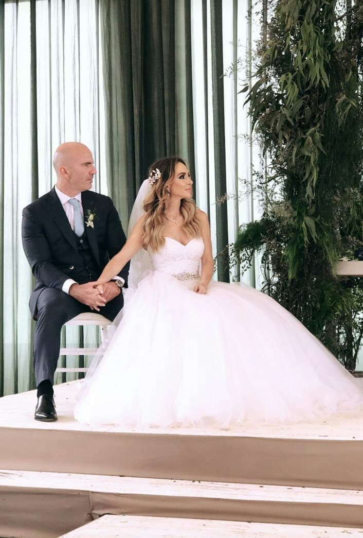 Se conocieron en 2015 en una reunión de amigos en común. Erika nunca imaginó que Francisco le pediría matrimonio, tal como lo declaró después de recibir la propuesta.