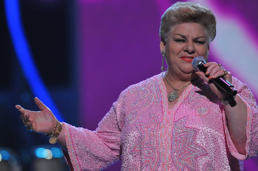 "Rata de dos patas, te estoy hablando a ti", entonó Paquita la del Barrio, además de su sencillo 'Tu última parada'. Estuvo nominada en esta edición a Artista Femenina del Año en la categoría Regional Mexicana pero perdió contra su compatriota, Jenni Rivera.