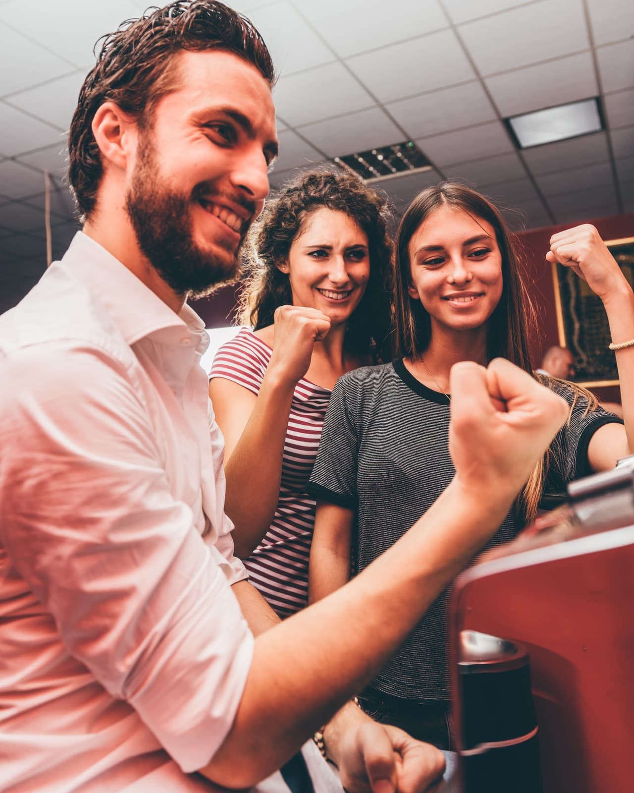Las señales ocultas dentro de tu subconsciente te permitirán ir al lugar donde debes estar en el momento preciso, no solamente para que la fortuna te sonría sino también el amor, así que ¡atiende bien esos mensajes de tu mundo interior, anótalo todo, no dejes escapar estas oportunidades, pisciano!