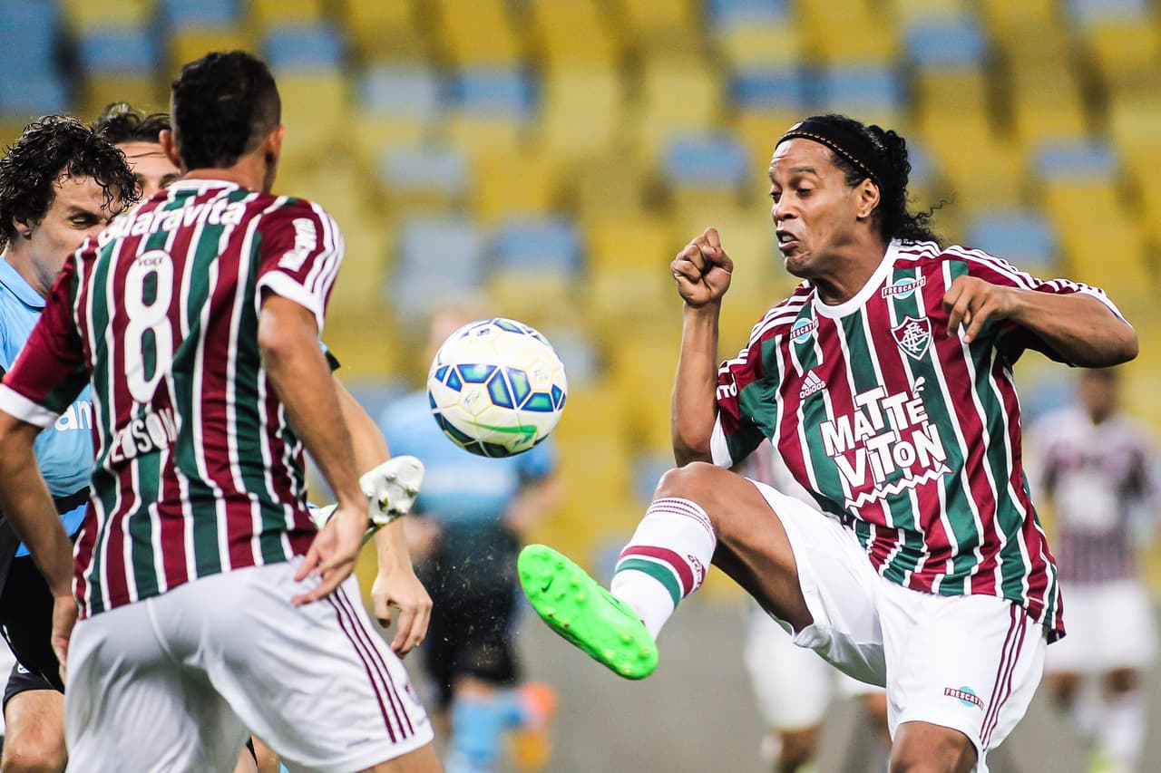 Ronaldinho debutó con Fluminense y se ganó el corazón de la torcida