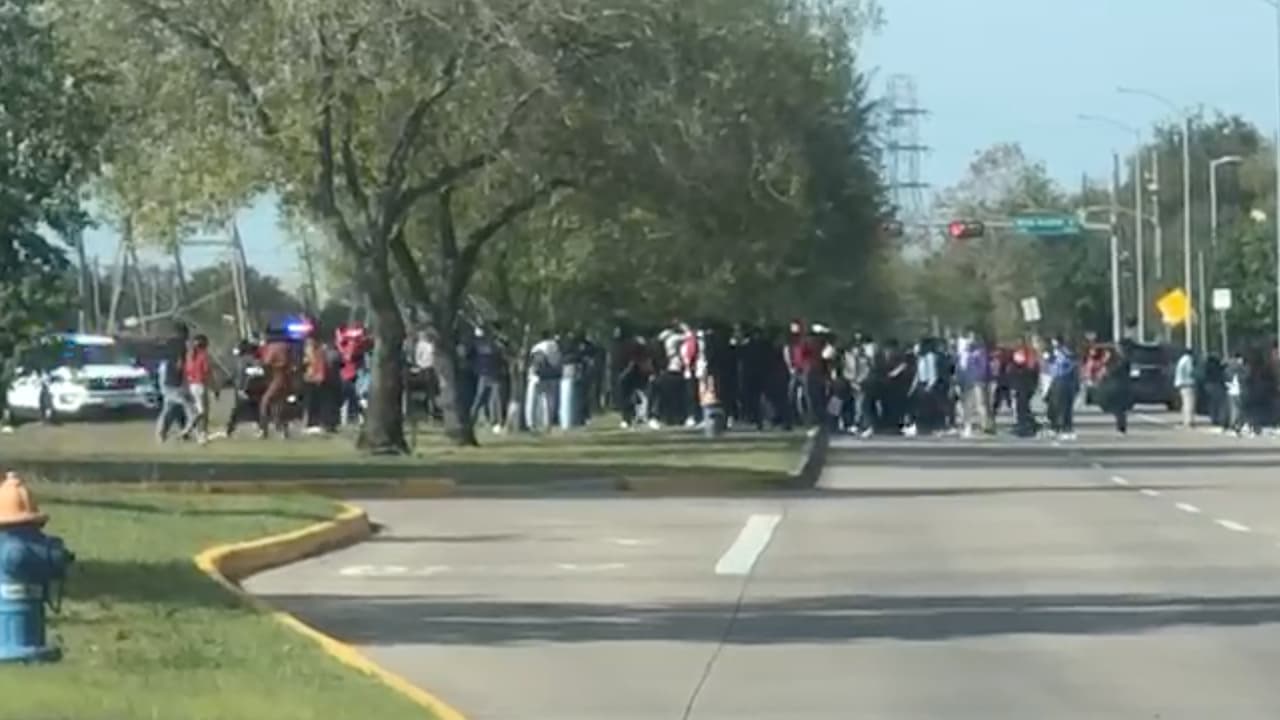 Las autoridades indicaron que no se hay personas heridas y no se han registrado arrestos, se espera el comunicado de HISD.