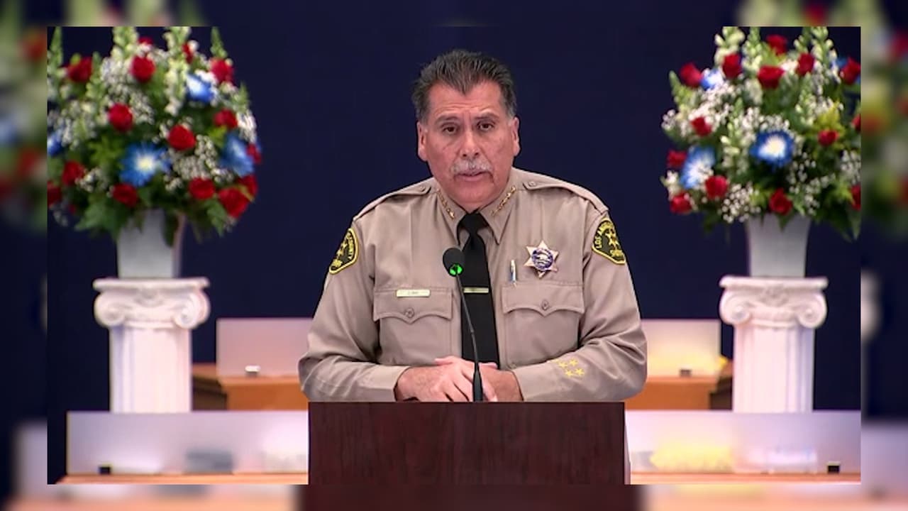 Robert Luna juramenta como el nuevo jefe del alguacil del condado de Los Ángeles