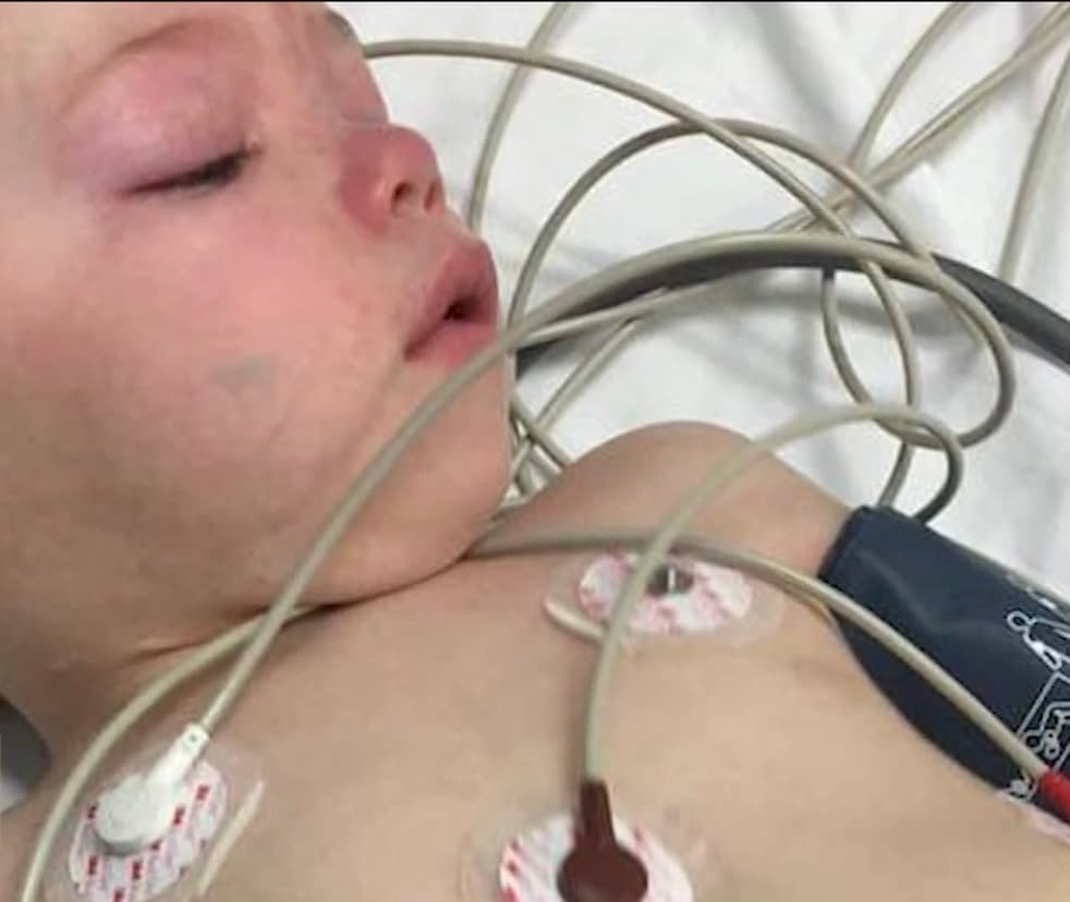 La mujer rememora la vez que Alejo entró en coma por unos 20 días en México, donde le dijeron que 
<b>su hijo no iba a vivir mucho tiempo</b> y que quedaría en estado vegetativo. 
<br>