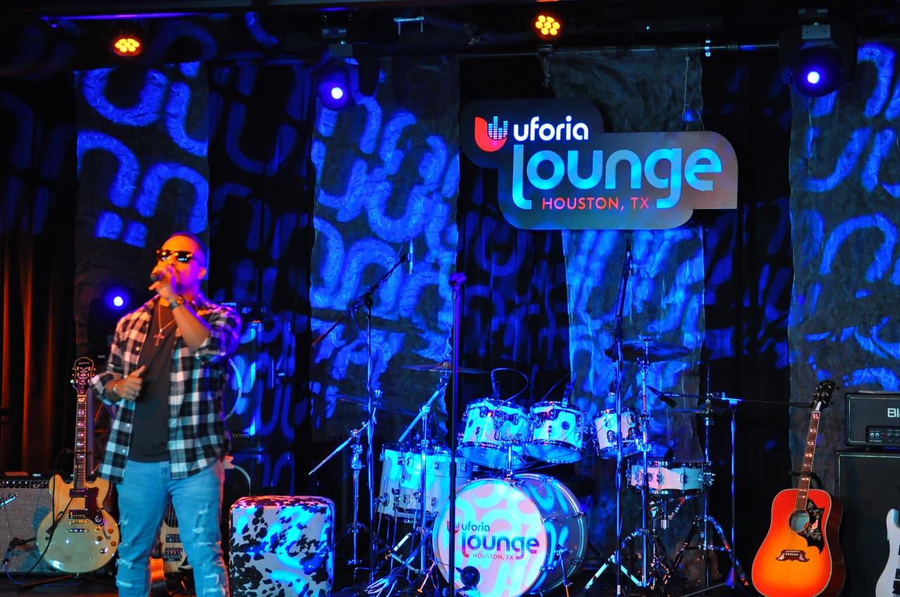 Escuchamos corridos, norteñas, reggaeton y chiripop en el segundo día.