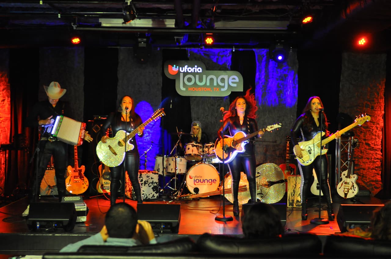 Escuchamos corridos, norteñas, reggaeton y chiripop en el segundo día.