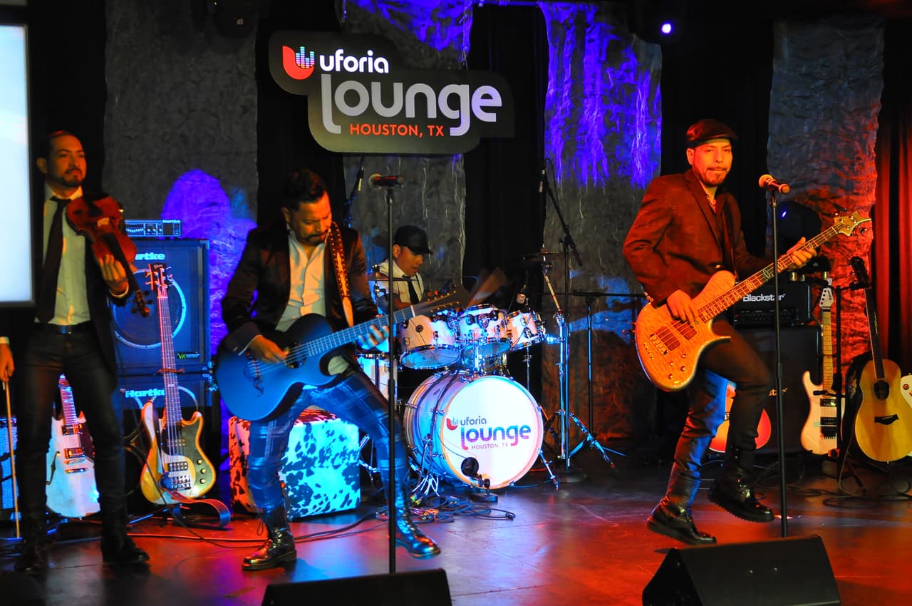 Escuchamos corridos, norteñas, reggaeton y chiripop en el segundo día.