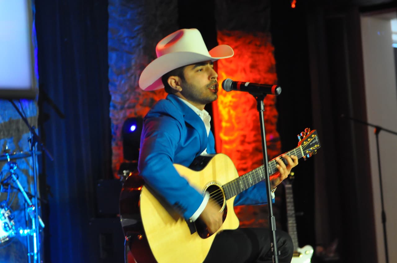 Escuchamos corridos, norteñas, reggaeton y chiripop en el segundo día.