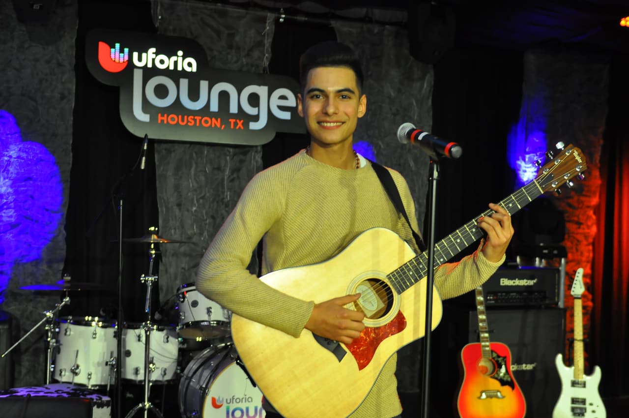 Escuchamos corridos, norteñas, reggaeton y chiripop en el segundo día.