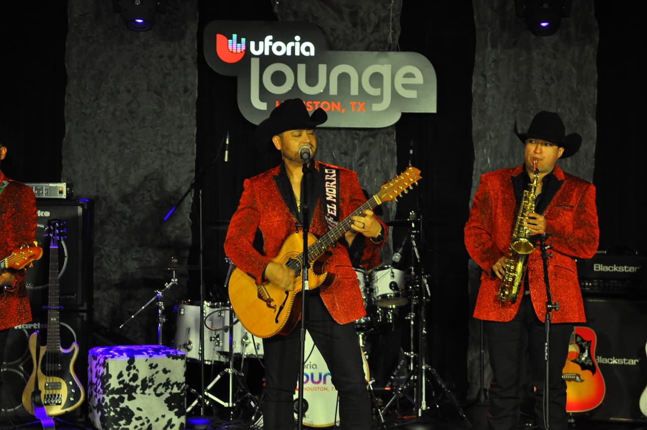 Escuchamos corridos, norteñas, reggaeton y chiripop en el segundo día.