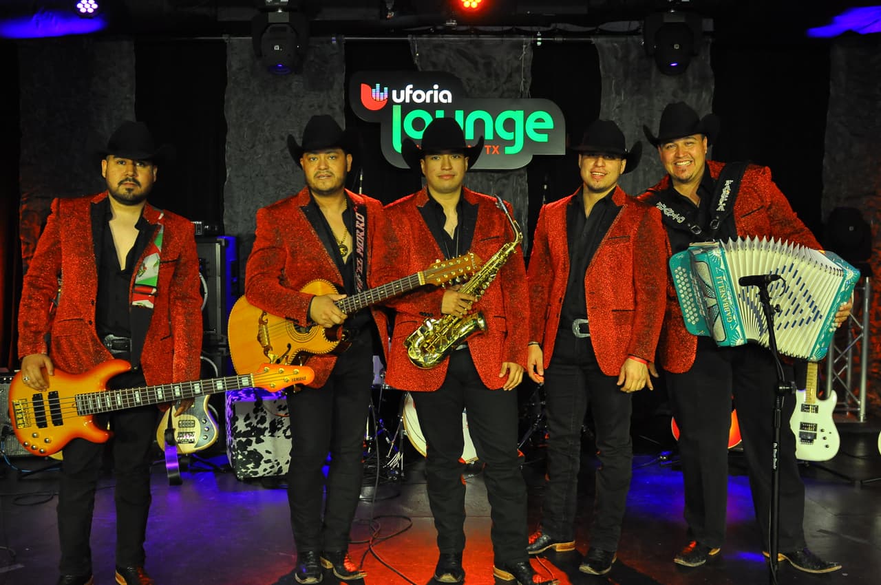 Escuchamos corridos, norteñas, reggaeton y chiripop en el segundo día.