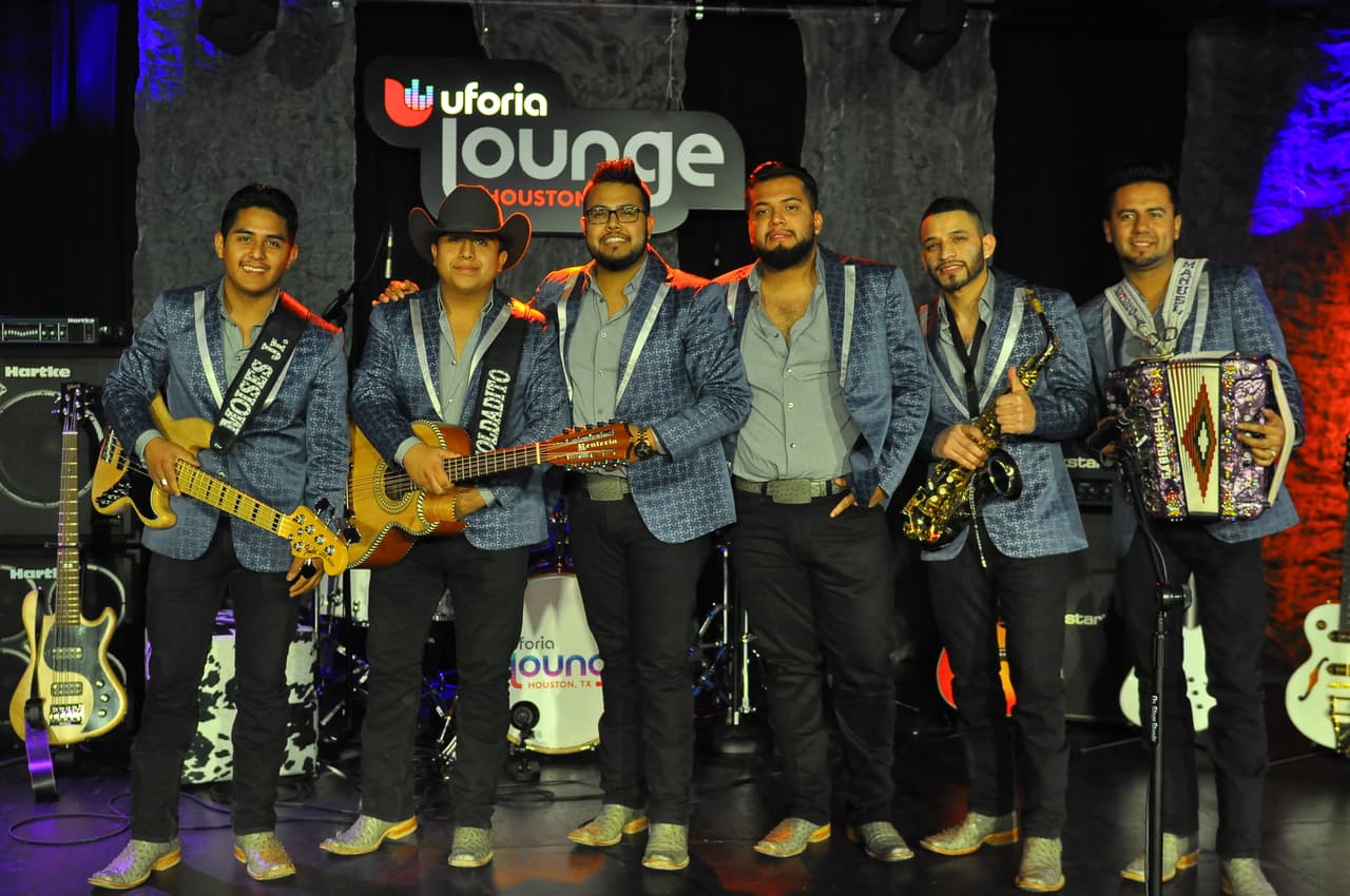 Escuchamos corridos, norteñas, reggaeton y chiripop en el segundo día.