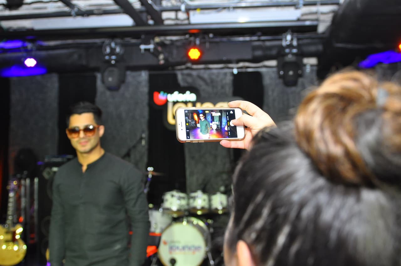 Escuchamos corridos, norteñas, reggaeton y chiripop en el segundo día.