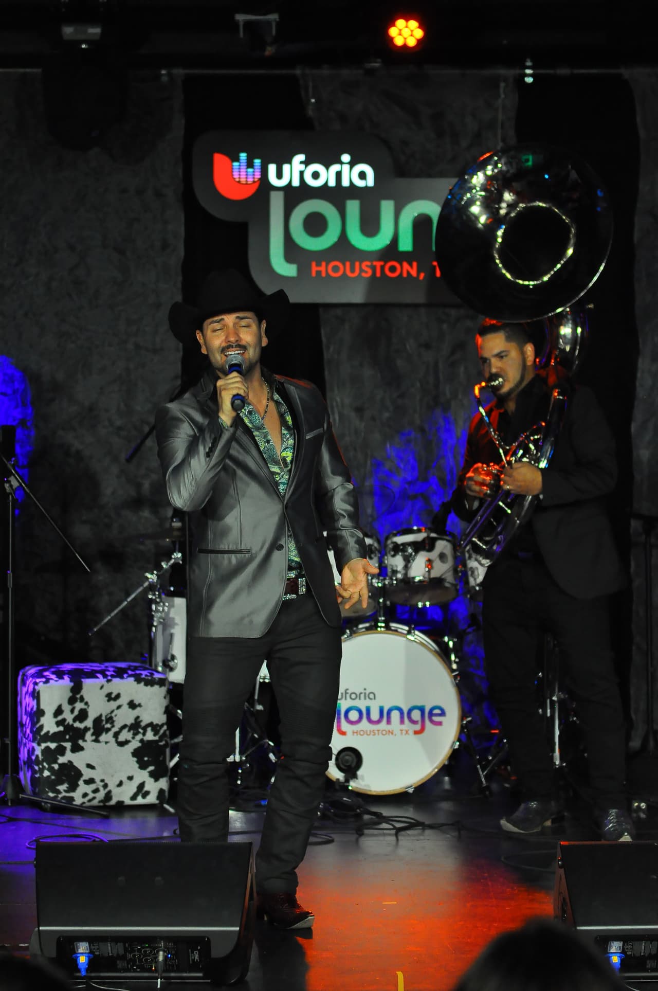 Escuchamos corridos, norteñas, reggaeton y chiripop en el segundo día.