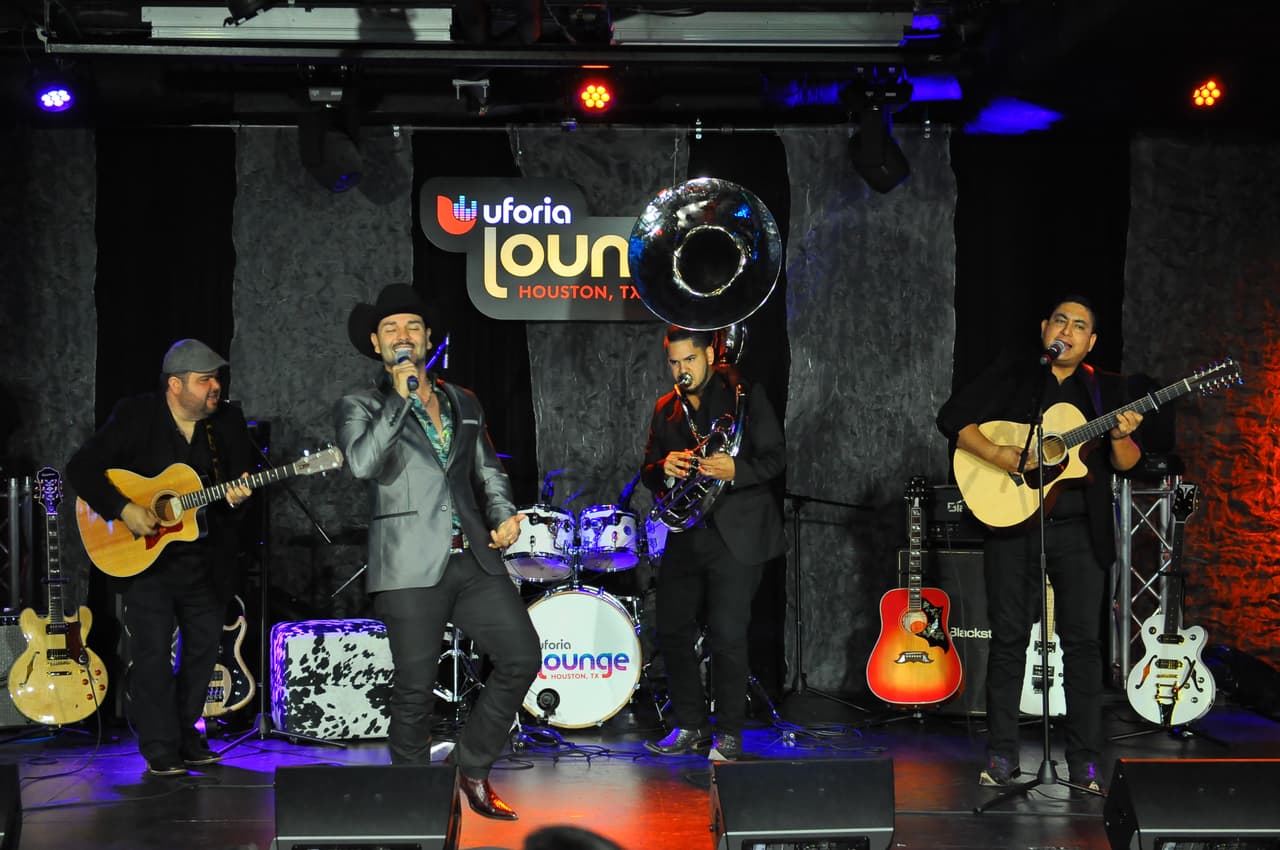 Escuchamos corridos, norteñas, reggaeton y chiripop en el segundo día.