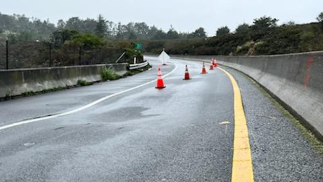 Las autoridades no proporcionaron una hora estimada para reapertura de este tramo carretero 
<br>