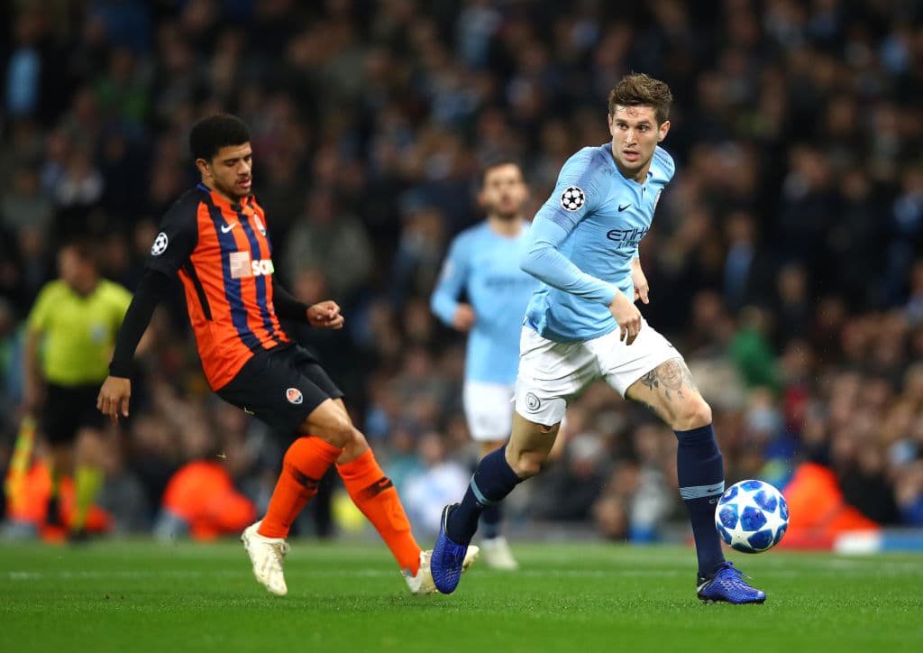 Luego del gol que empezaba a abrir a un equipo que se estaba defendiendo a ultranza, el Manchester City buscaba aumentar la ventaja mientras el Shakthar no cambiaba su postura.