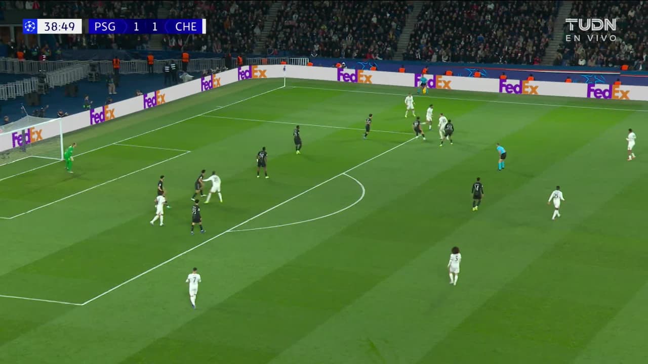 ¡TIRO ATAJADO! disparo por Cole Palmer.