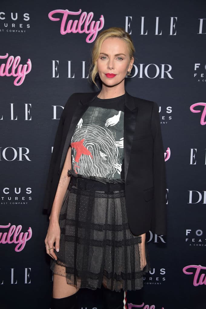 Young Adult (2011) - Tras su divorcio, la escritora Mavis Gary atraviesa una crisis existencial que intenta superar volviendo a su pueblo natal.
<br>