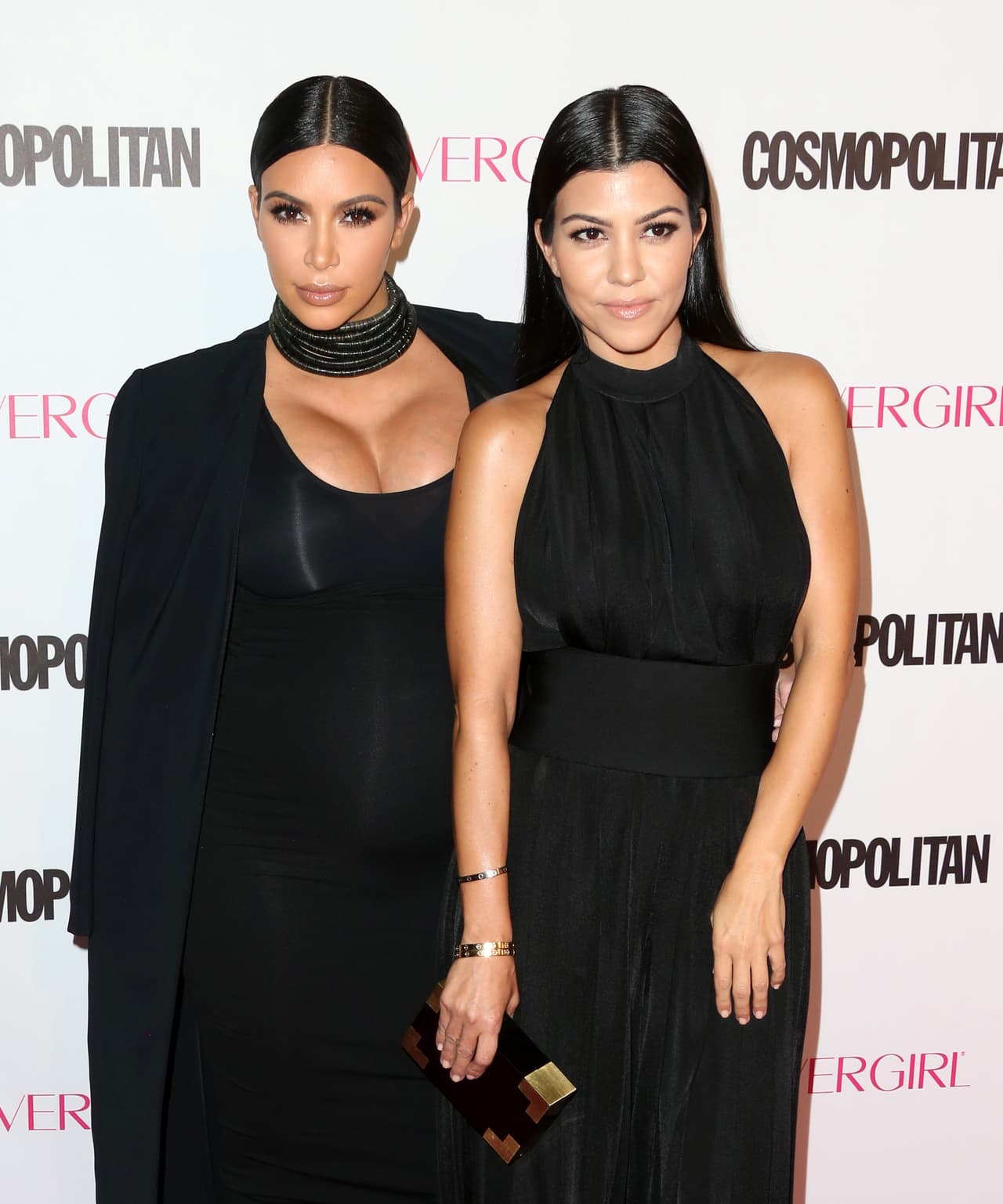 Kourtney puso el teléfono en altavoz y al escuchar los gritos, 
<b><a href="https://www.univision.com/famosos/con-fuegos-artificiales-kim-kardashian-y-kanye-west-celebran-los-7-anos-de-su-hija-north-video">Kim</a> pidió a los elementos de seguridad que fueran a recoger a Kendall</b>. En el alboroto se oía al novio de Kris Jenner decir: "¡Paren, paren!".
<br>
