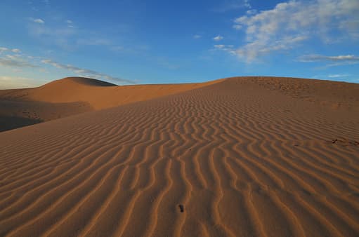 El parque estatal cuenta con un museo que contiene artefactos históricos y prehistóricos, así como instalaciones para acampar y recreación.